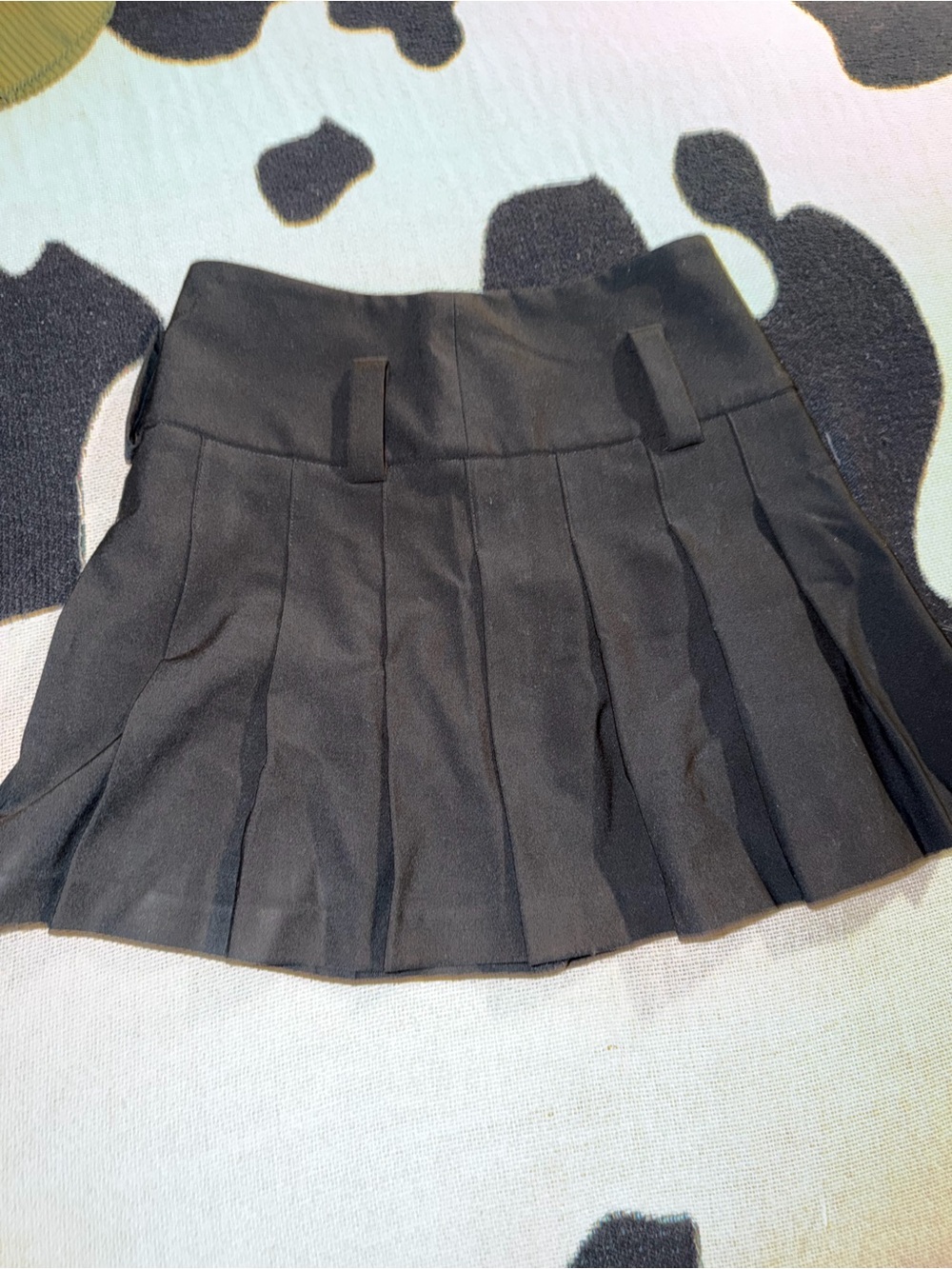 Aritzia Pleated Black Mini Skirt - Classic Women's Skirt Size 00